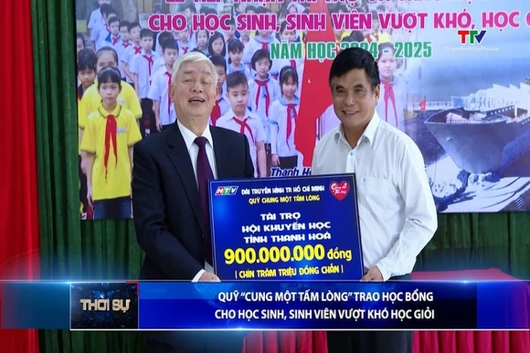 Quỹ “Chung một tấm lòng” trao học bổng cho học sinh, sinh viên vượt khó học giỏi