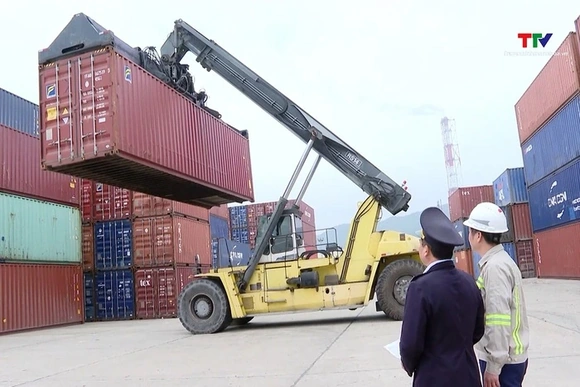 Chi cục Hải quan cửa khẩu cảng Nghi Sơn hỗ trợ doanh nghiệp, tăng thu ngân sách từ hoạt động xuất nh