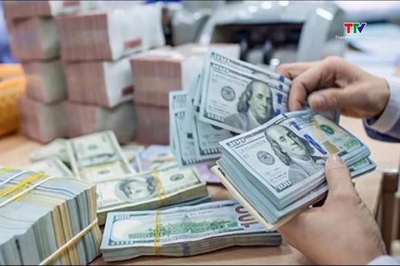 Giá USD ngân hàng lên đỉnh lịch sử, tăng khoảng 4,6% cả năm 2024