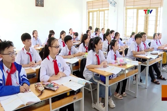Ba đối tượng được học thêm trong nhà trường không phải đóng phí