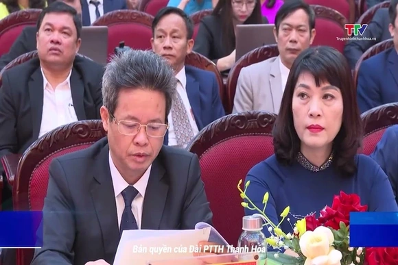 Huyện Quảng Xương trao thưởng cho giáo viên và học sinh đạt thành tích xuất sắc năm học 2024-2025