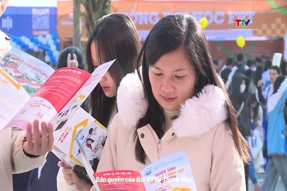 Hàng nghìn học sinh Thanh Hoá tham dự Tư vấn tuyển sinh – hướng nghiệp 2025