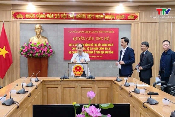 Văn phòng Đoàn ĐBQH và HĐND tỉnh quyên góp ủng hộ xây dựng nhà ở cho hộ nghèo