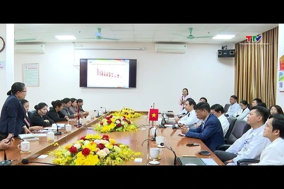 Sở Y tế tỉnh Hủa Phăn tham quan, trao đổi kinh nghiệm tại Bệnh viện Ung bướu tỉnh Thanh Hóa