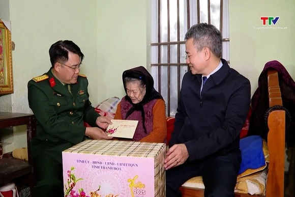Chỉ huy trưởng Bộ Chỉ huy Quân sự tỉnh kiểm tra tình hình sản xuất và đời sống Nhân dân tại thị xã N
