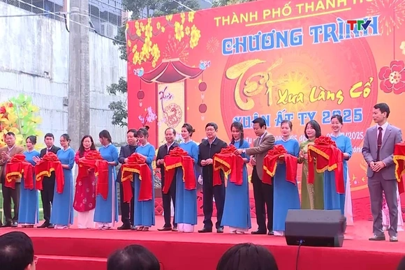Khai mạc 