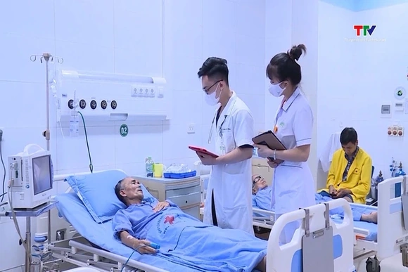 Người bệnh không phải quay lại nơi chuyển để xin cấp lại giấy chuyển tuyến BHYT theo mẫu mới