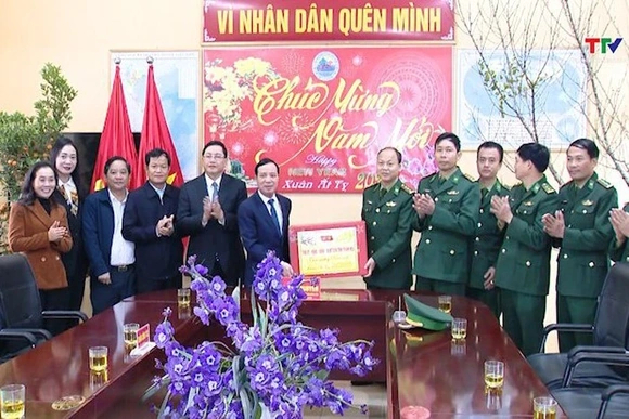 Phó Bí thư Thường trực Tỉnh uỷ Lại Thế Nguyên kiểm tra tình hình đời sống Nhân dân huyện Bá Thước