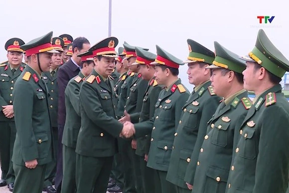 Đoàn công tác Bộ Quốc phòng và tỉnh Thanh Hoá thăm chúc tết cán bộ chiến sỹ đảo Mê