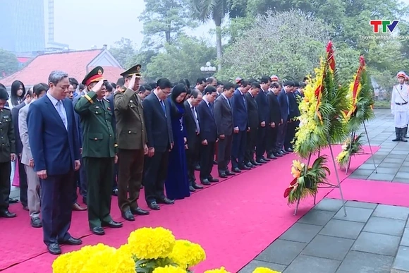 Dâng hương tưởng niệm Anh hùng dân tộc Lê Lợi, Chủ tịch Hồ Chí Minh, cố Tổng Bí thư Lê Khả Phiêu
