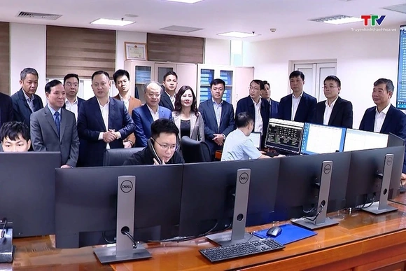 Phó Bí thư Thường trực Tỉnh uỷ Lại Thế Nguyên chúc Tết một số doanh nghiệp trên địa bàn thành phố Th