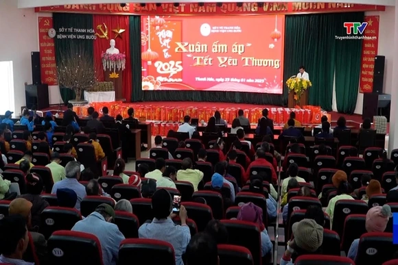 Trao quà cho bệnh nhân ung thư