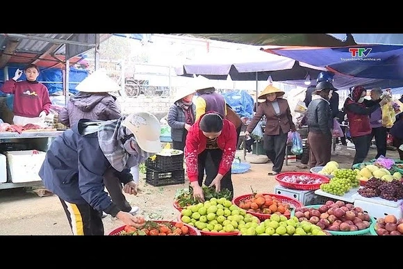 Sôi động thị trường thực phẩm ngày Tết