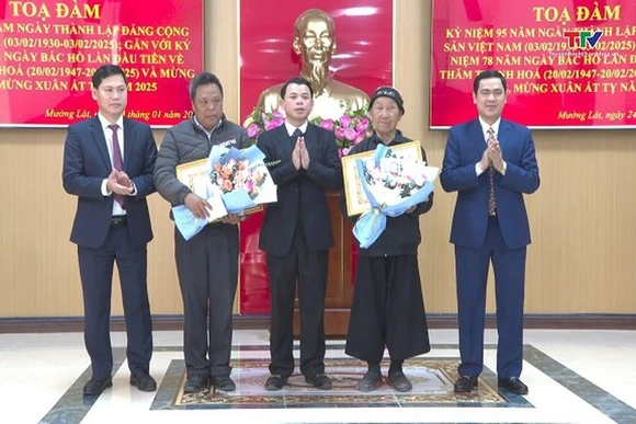 Huyện Mường Lát: tọa đàm Kỷ niệm 95 năm ngày thành lập Đảng Cộng sản Việt Nam