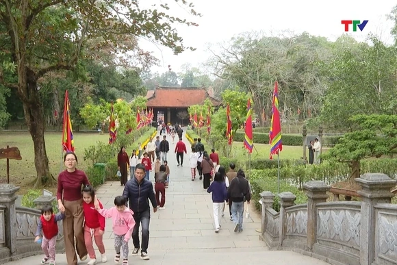 Lam Kinh - điểm đến hấp dẫn du khách ngày đầu xuân