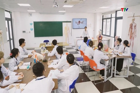 Trường Đại học Phenikaa tư vấn, hướng nghiệp tại Thanh Hoá