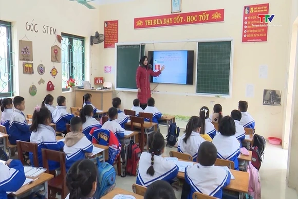 Học sinh trở lại học sau kỳ nghỉ Tết Nguyên đán Ất Tỵ 2025