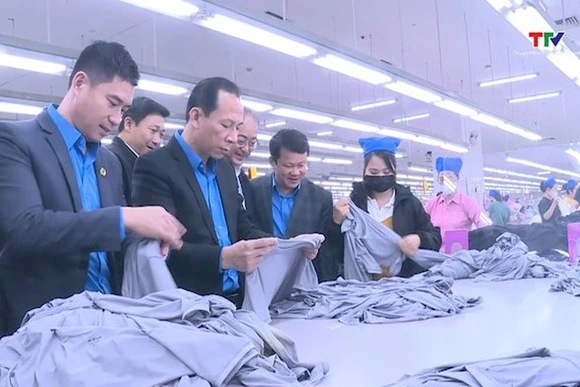 Thi đua lao động sản xuất chào mừng đại hội đảng bộ các cấp
