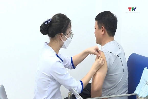 Bộ Y tế khuyến khích người dân tiêm vaccine phòng cúm