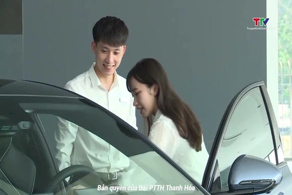 Đề xuất duy trì lệ phí trước bạ lần đầu 0% với ô tô điện chạy pin đến năm 2027