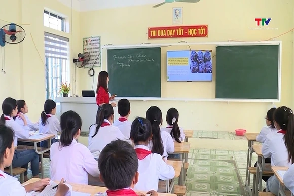 Nhiều địa phương cho học sinh trung học nghỉ học thứ bảy