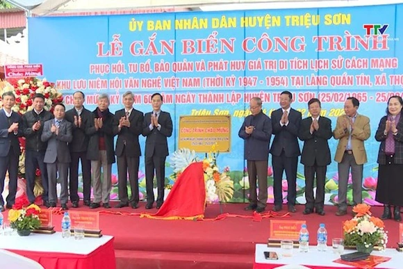 Gắn biển các công trình chào mừng kỷ niệm 60 năm ngày thành lập huyện Triệu Sơn