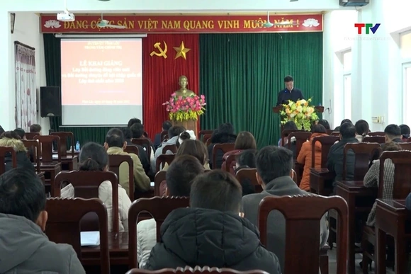 Vĩnh Lộc: Khai giảng lớp đảng viên mới và bồi dưỡng chuyên đề hội nhập quốc tế