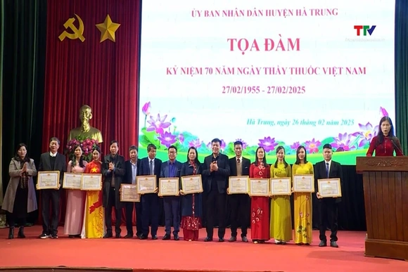 Hà Trung tọa đàm Kỷ niệm 70 năm ngày Thầy thuốc Việt Nam