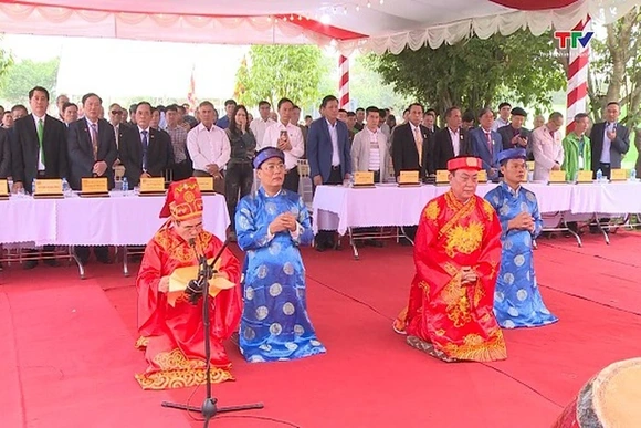 Dâng hương tưởng niệm Thánh Nguyên Hoàng đế Hồ Quý Ly