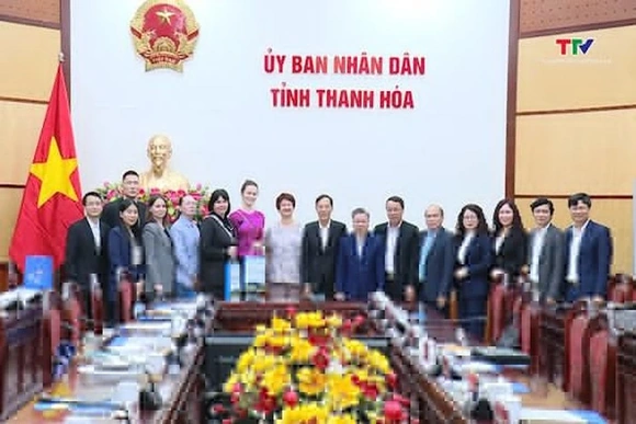 Phó Chủ tịch UBND tỉnh Đầu Thanh Tùng tiếp và làm việc với Đoàn đại biểu các trường đại học Liên ban