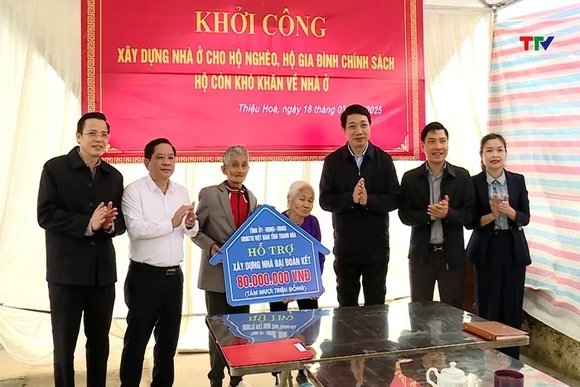 Phó Chủ tịch Ủy ban Nhân dân tỉnh Lê Đức Giang dự khởi công nhà ở theo Chỉ thị 22 của Ban Thường vụ 