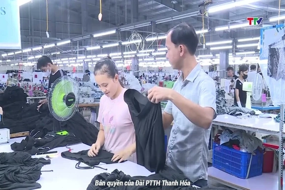 Doanh nghiệp xuất khẩu dệt may đối mặt nhiều áp lực
