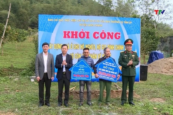 Chỉ huy trưởng Bộ Chỉ huy Quân sự tỉnh Vũ Văn Tùng dự lễ khởi công nhà ở cho hộ nghèo tại huyện Lang