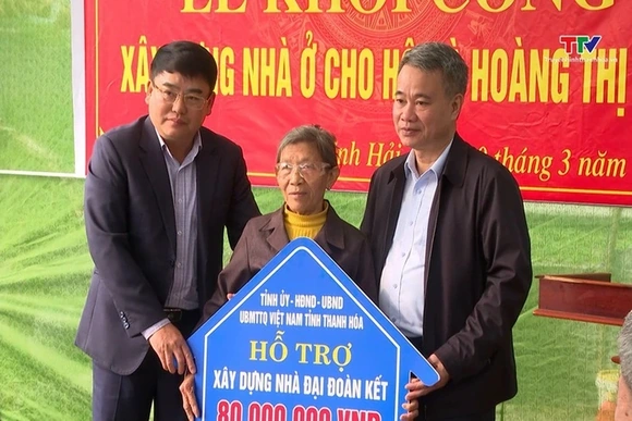 Trưởng Ban Quản lý Khu kinh tế Nghi Sơn và các Khu công nghiệp Thanh Hóa dự lễ khởi công xây dựng nh
