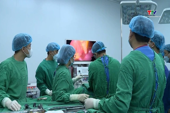 Bệnh viện Ung bướu tỉnh Thanh Hóa lần đầu tiên phẫu thuật nội soi u phổi