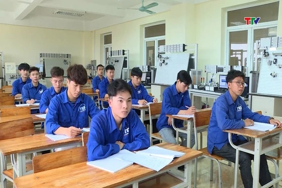 Phát triển trường cao đẳng đạt chuẩn chất lượng cao tại Thanh Hoá