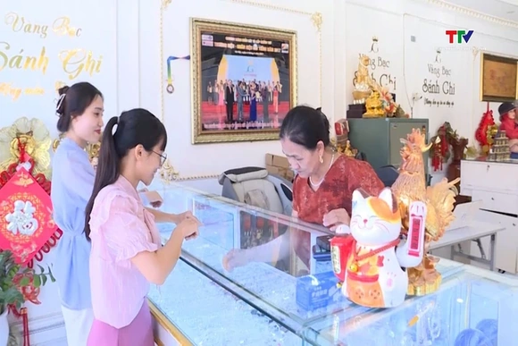 Giá vàng nhẫn tăng cao, sức mua tăng