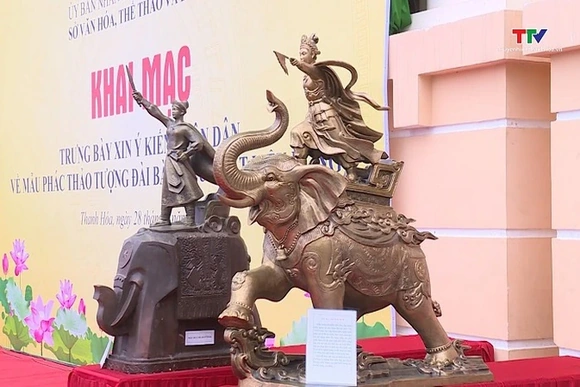 Trưng bày xin ý kiến Nhân dân về các mẫu phác thảo tượng đài Bà Triệu chất liệu đồng