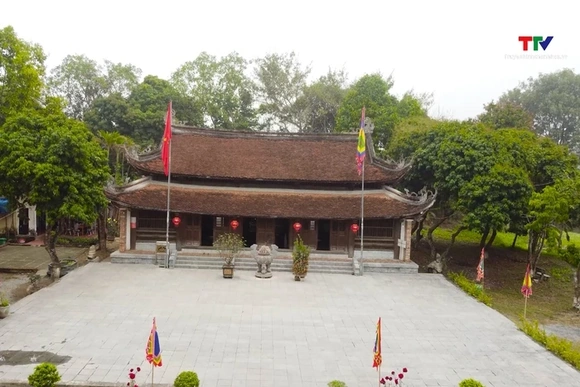 Ngôi đền linh thiêng bên dòng sông Mã