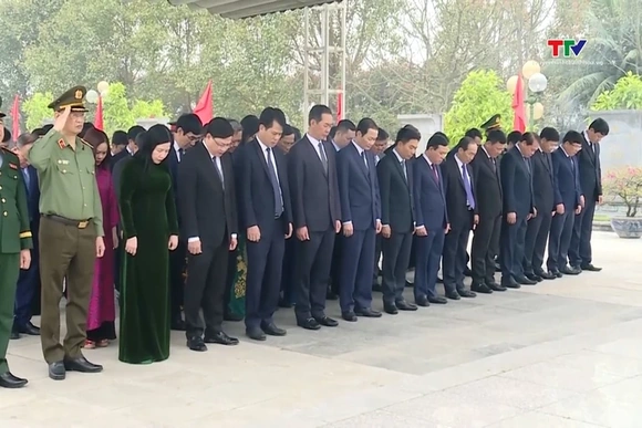 Dâng hương tưởng nhớ Chủ tịch Hồ Chí Minh, tri ân các Mẹ Việt Nam anh hùng và các liệt sỹ nhân kỷ ni