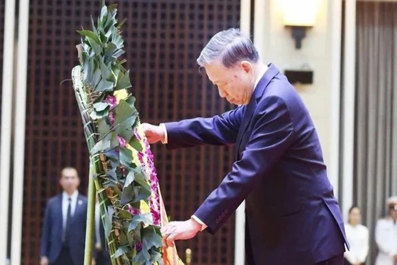 Tổng Bí thư Tô Lâm viếng đồng chí Khamtay Siphandone