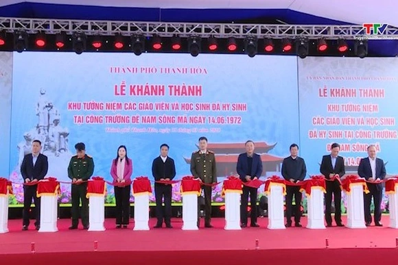 Khánh thành Khu tưởng niệm các giáo viên và học sinh đã hy sinh tại công trường đê Nam sông Mã