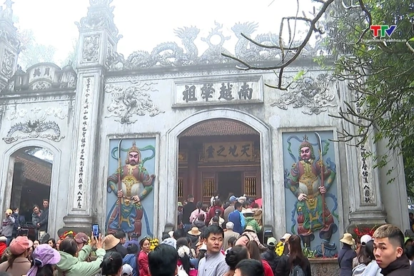 Đồng bào cả nước hướng về Giỗ Tổ