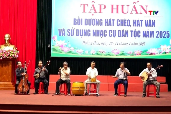 Hoằng Hóa: Tập huấn bồi dưỡng hát Chèo, hát Văn 
và kỹ năng sử dụng nhạc cụ dân tộc năm 2025