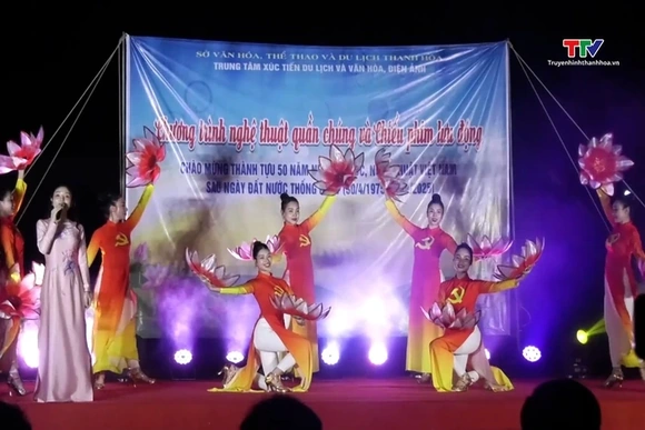 Chương trình nghệ thuật quần chúng và chiếu phim lưu động tại huyện Thường Xuân