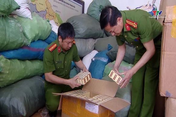Khởi tố 14 đối tượng, thu giữ gần 10 tấn nguyên liệu và thuốc giả