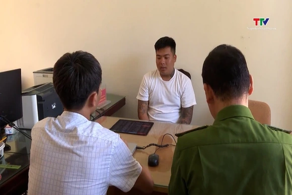 Bắt ổ nhóm bảo kê thu tiền của những người kinh doanh, buôn bán tại biển Hải Tiến