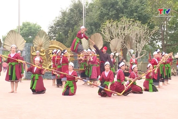 Trẩy hội Đình Thi