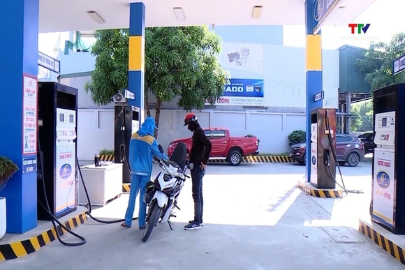 Đề xuất để doanh nghiệp tự công bố giá xăng dầu