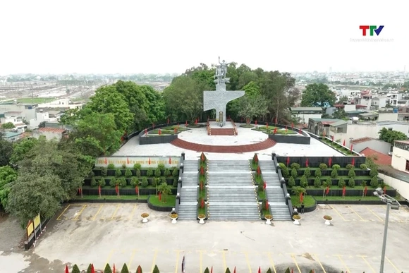 Tượng đài và ký ức